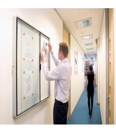 VITRINA NOBO PUERTA CORREDERA INTERIOR FONDO METAL 8 X A4 HOJAS NOBO 1902569